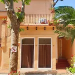 Casa Con Jardin A 30 Metros De La Playa. Vl. *