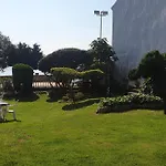 Casa Con Jardin A 30 Metros De La Playa. Vl. *