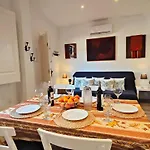 Casa Con Jardin A 30 Metros De La Playa. Vl. *