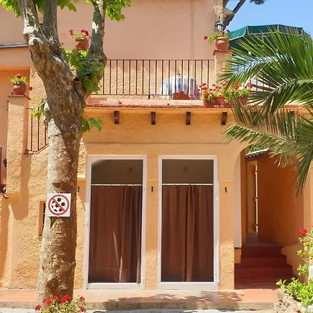 Casa Con Jardin A 30 Metros De La Playa. Vl. *