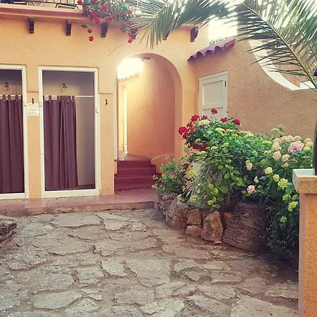 Casa Con Jardin A 30 Metros De La Playa. Vl. بيت للعطل