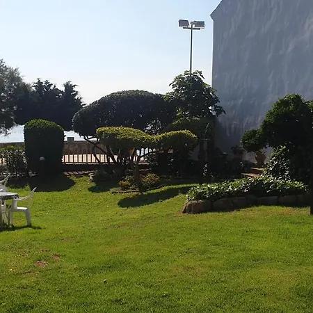 Casa Con Jardin A 30 Metros De La Playa. Vl. *