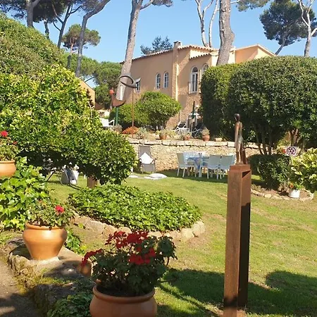 Casa Con Jardin A 30 Metros De La Playa. Vl. Holiday home *