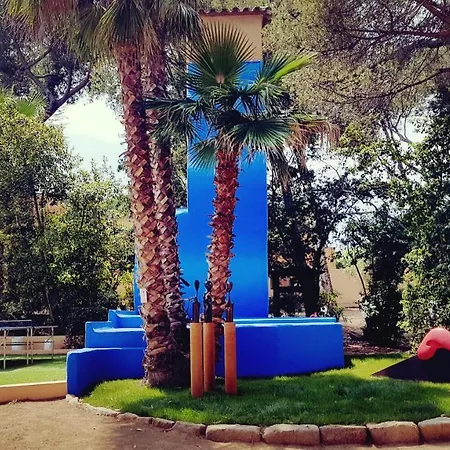 Casa Con Jardin A 30 Metros De La Playa. Vl. *
