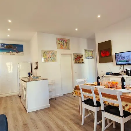 Casa Con Jardin A 30 Metros De La Playa. Vl. 別荘 パラモス