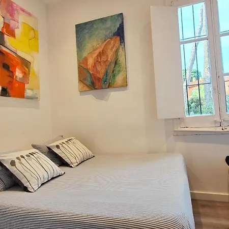 Casa Con Jardin A 30 Metros De La Playa. Vl. *